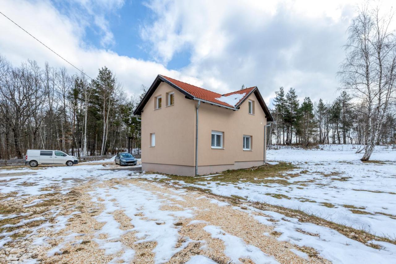 Apartman Vedro Polje Gospić Eksteriør billede